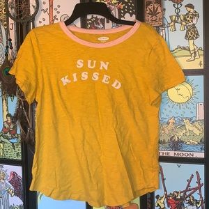 🌹Sun Kissed Old Navy Tee🌹